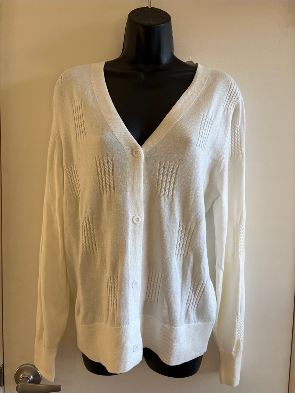 NWOT Women's Office Career White V-Neck Button-Front Cardigan SZ M